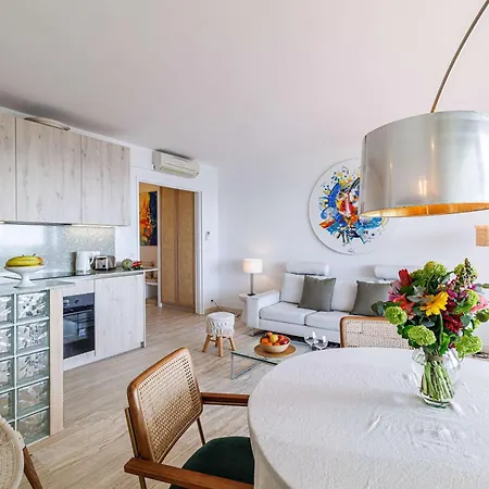 Emilie - Panoramic Sea Views Facing Paradise Apartment