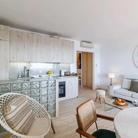 Emilie - Panoramic Sea Views Facing Paradise Apartment